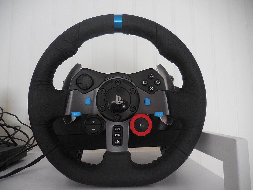 Sim racing wheel from an ATX Auctions Paterson electronics lot in New Jersey